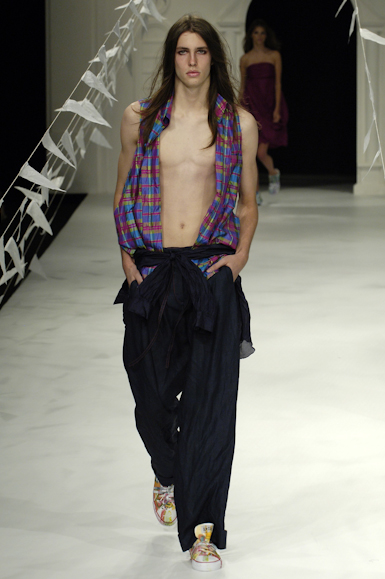 desfiles-gracaottoni-rioverao2006rtw-129