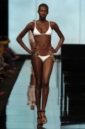desfiles-lenny-rioverao2006rtw-102