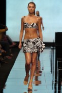 desfiles-lenny-rioverao2006rtw-106