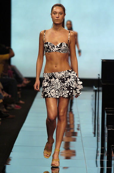 desfiles-lenny-rioverao2006rtw-106