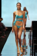 desfiles-lenny-rioverao2006rtw-111