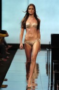 desfiles-lenny-rioverao2006rtw-125