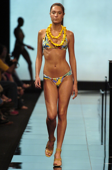 desfiles-lenny-rioverao2006rtw-132