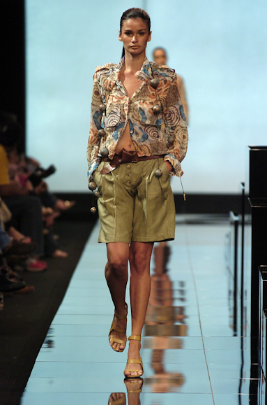 desfiles-lenny-rioverao2006rtw-136