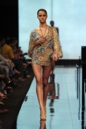 desfiles-lenny-rioverao2006rtw-137