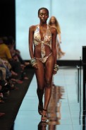 desfiles-lenny-rioverao2006rtw-138