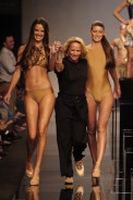 desfiles-lenny-rioverao2006rtw-155
