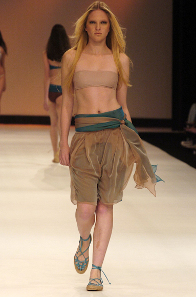 desfiles-luizabonadimam-rioverao2006rtw-108
