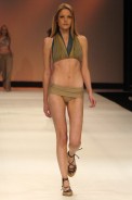 desfiles-luizabonadimam-rioverao2006rtw-111