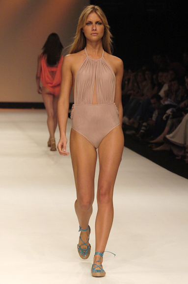 desfiles-luizabonadimam-rioverao2006rtw-118