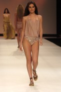 desfiles-luizabonadimam-rioverao2006rtw-119