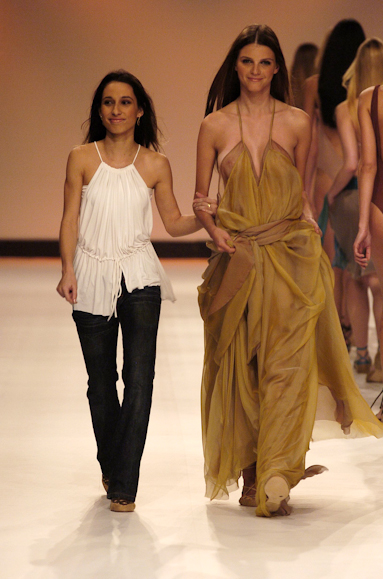 desfiles-luizabonadimam-rioverao2006rtw-121