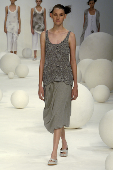 desfiles-mariabonita-rioverao2006rtw-103