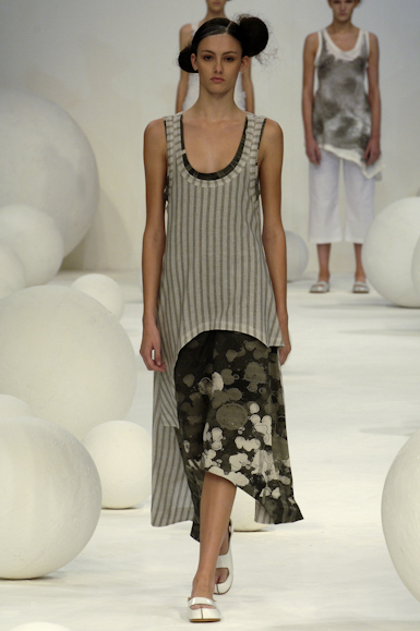 desfiles-mariabonita-rioverao2006rtw-104