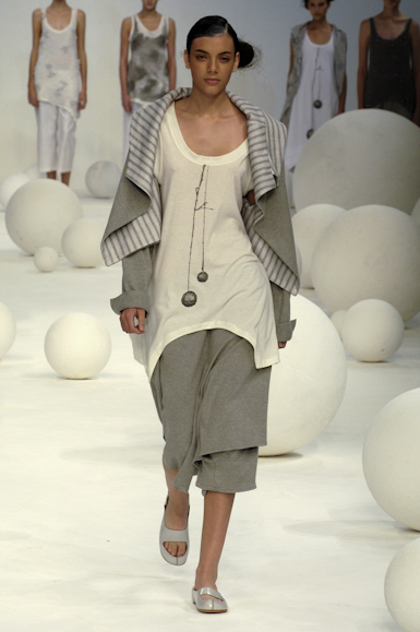 desfiles-mariabonita-rioverao2006rtw-105