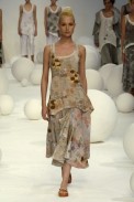 desfiles-mariabonita-rioverao2006rtw-113