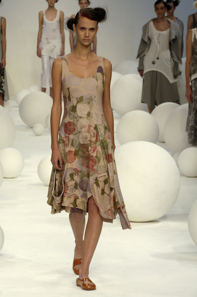 desfiles-mariabonita-rioverao2006rtw-114