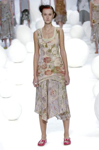 desfiles-mariabonita-rioverao2006rtw-115