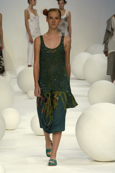 desfiles-mariabonita-rioverao2006rtw-117