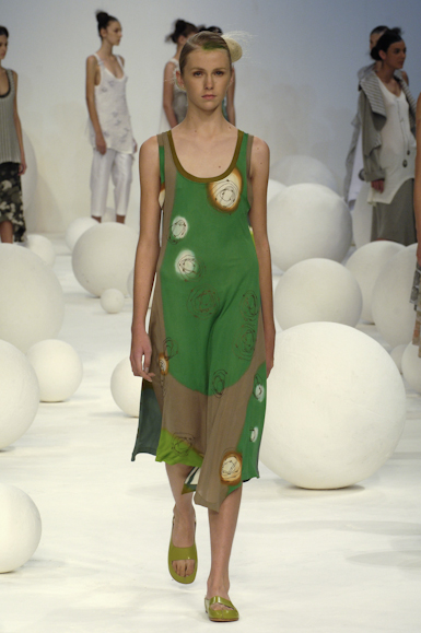desfiles-mariabonita-rioverao2006rtw-119