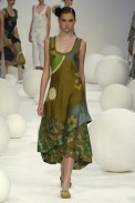 desfiles-mariabonita-rioverao2006rtw-120