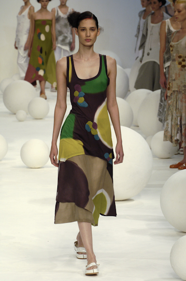 desfiles-mariabonita-rioverao2006rtw-121
