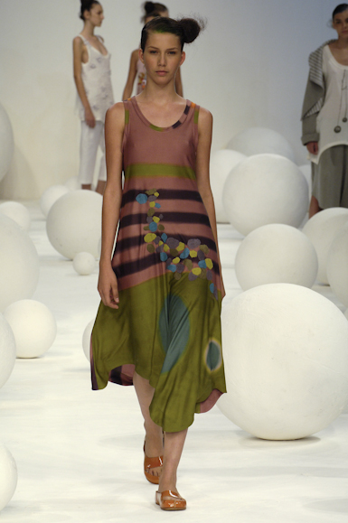 desfiles-mariabonita-rioverao2006rtw-123