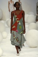 desfiles-mariabonita-rioverao2006rtw-125