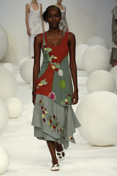 desfiles-mariabonita-rioverao2006rtw-125