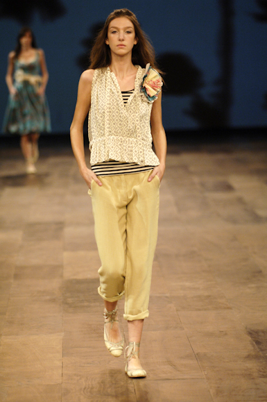 desfiles-mariabonitaextra-rioverao2006rtw-104