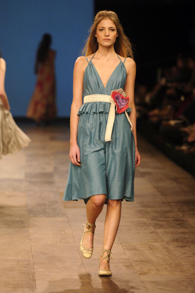 desfiles-mariabonitaextra-rioverao2006rtw-107