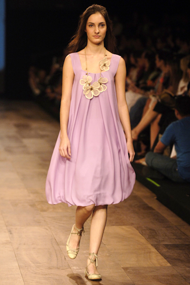 desfiles-mariabonitaextra-rioverao2006rtw-109