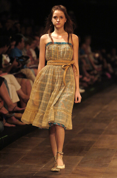 desfiles-mariabonitaextra-rioverao2006rtw-116