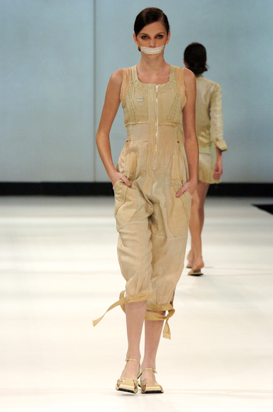 desfiles-melkzda-rioverao2006rtw-102
