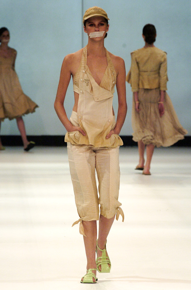 desfiles-melkzda-rioverao2006rtw-105