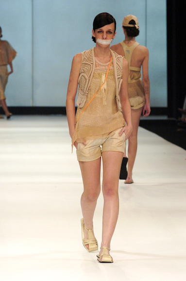 desfiles-melkzda-rioverao2006rtw-112