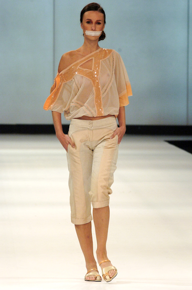 desfiles-melkzda-rioverao2006rtw-113