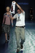 desfiles-oestudio-rioverao2006rtw-103