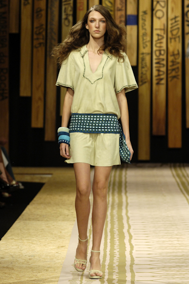 desfiles-patriciavieira-rioverao2006rtw-106