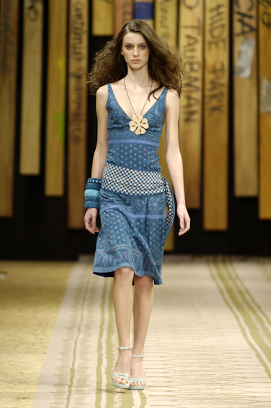 desfiles-patriciavieira-rioverao2006rtw-110