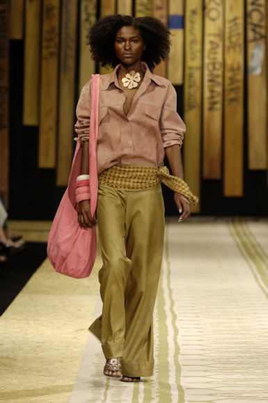 desfiles-patriciavieira-rioverao2006rtw-116
