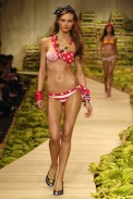 desfiles-salinas-rioverao2006rtw-113