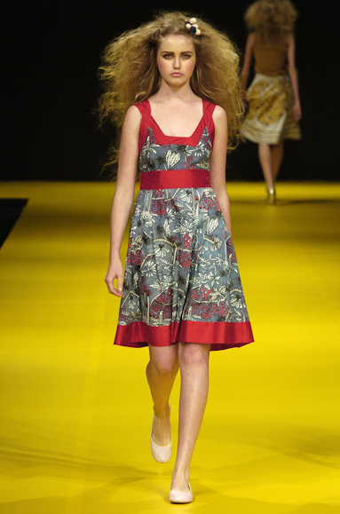 desfiles-zigfred-rioverao2006rtw-113