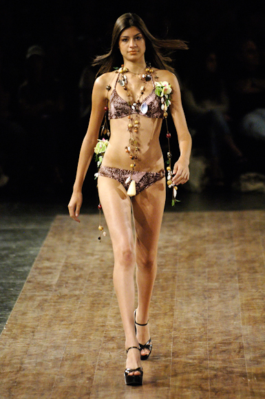desfiles-aguadecoco-saopauloverao2007rtw-137