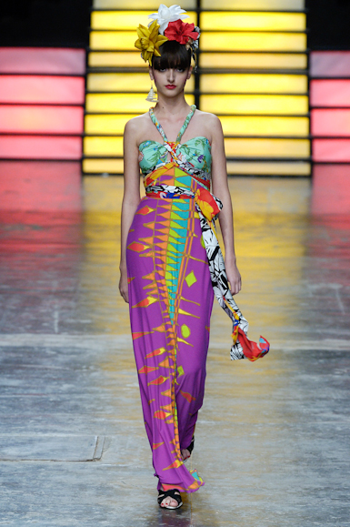 desfiles-andrelima-saopauloverao2006rtw-106