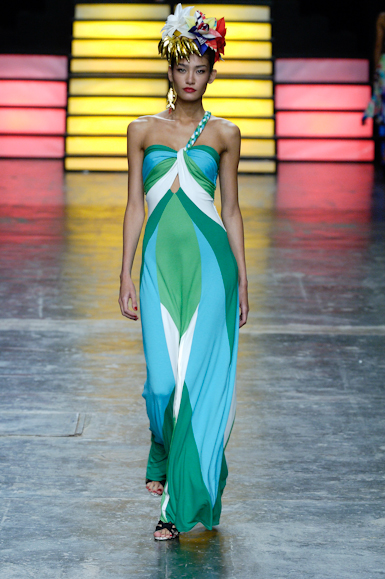 desfiles-andrelima-saopauloverao2006rtw-108