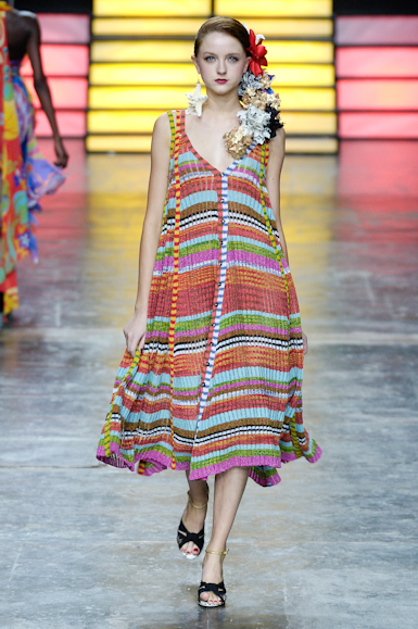 desfiles-andrelima-saopauloverao2006rtw-113