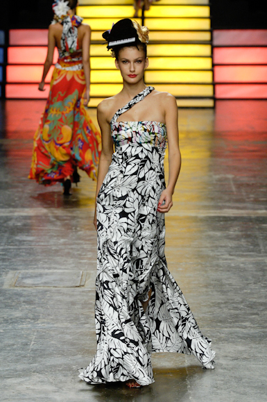 desfiles-andrelima-saopauloverao2006rtw-121