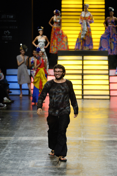 desfiles-andrelima-saopauloverao2006rtw-124