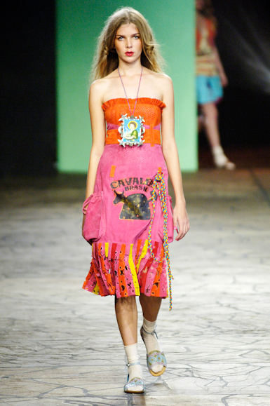 desfiles-cavalera-saopauloverao2006rtw-108